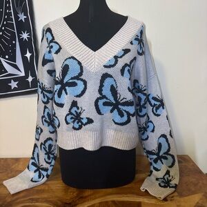 Madden NYC Juniors L V-Neck Jacquard Sweater, Midweight Cropped Butterfly Knit